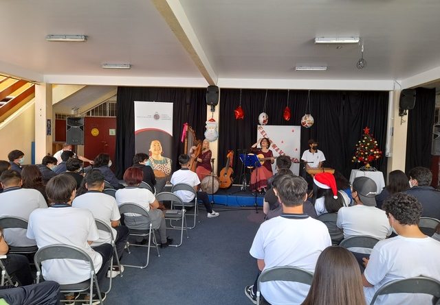 Fondo Margot Loyola realizó Concierto de Navidad en Liceo José Cortés Brown